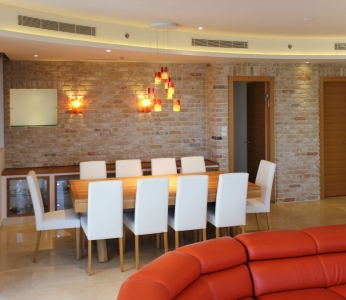 עיצוב דירת יוקרה, פינת האוכל מבט מהסלון, עיצוב פנים ופנג שואי, ענבל קרקו