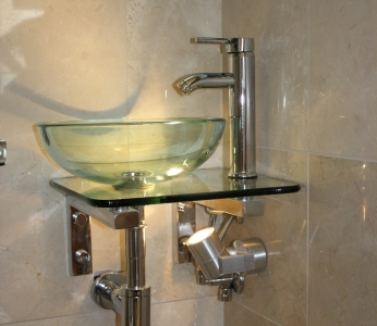 עיצוב דירת יוקרה, כיור שקוף מואר, עיצוב פנים ופנג שואי, ענבל קרקו