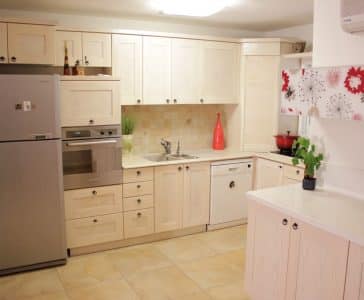 עיצוב דירה קטנה בגבעתיים, מטבח שחודש והובהר, ענבל קרקו, עיצוב פנים ופנג שואי