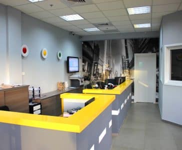 עיצוב משרד לעסק למצברים, עיצוב בשחור, אפור וצהוב, ענבל קרקו, עיצוב פנים ופנג שואי