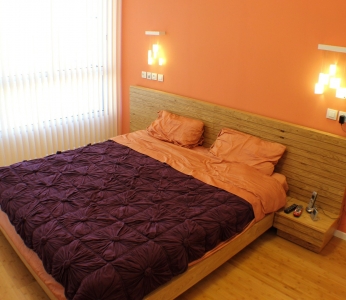 עיצוב דירת יוקרה, מיטת הורים בחדר השינה, עיצוב פנים ופנג שואי, ענבל קרקו.