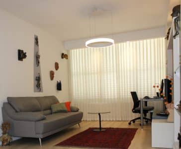 עיצוב דירה של אומן, מבט אל הסלון, עיצוב פנים ופנג שואי, ענבל קרקו