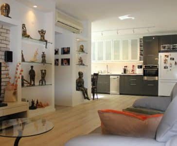 עיצוב דירה של אומן, מבט אל המטבח, עיצוב פנים ופנג שואי, ענבל קרקו