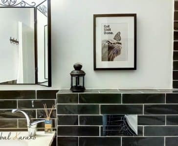 עיצוב דירה של אומן, תמונה במקלחת ילדים בשחור ולבן, ענבל קרקו עיצוב פנים ופנג שואי