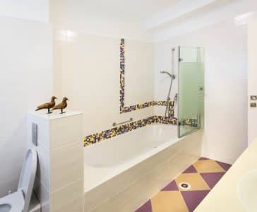 עיצוב פנים דירת קבלן ברחובות, מקלחת ילדים, מבט נוסף, עיצוב פנים ופנג שואי, ענבל קרקו