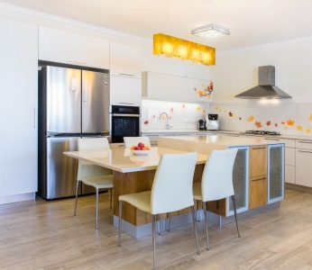 עיצוב דירת קבלן ברחובות, אי במרכז המטבח, עיצוב פנים ופנג שואי, ענבל קרקו