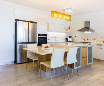 עיצוב פנים דירת קבלן ברחובות, אי במרכז המטבח, עיצוב פנים ופנג שואי, ענבל קרקו