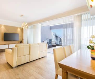 עיצוב פנים דירת קבלן ברחובות, מבט אל המרפסת, עיצוב פנים ופנג שואי, ענבל קרקו