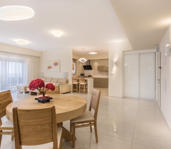 עיצוב מודרני ברחובות, מבט מכיוון פינת האוכל, ענבל קרקו, עיצוב פנים ופנג שואי