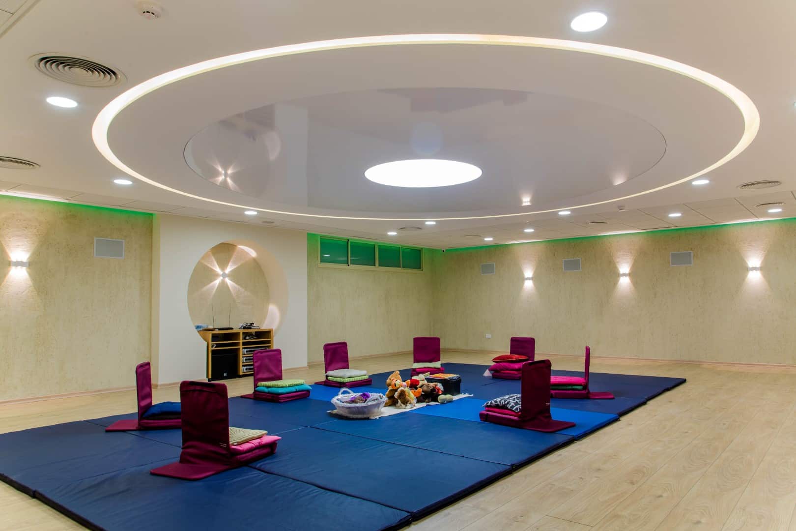 עיצוב אולם מדיטציה, אולם לשרינג, ענבל קרקו עיצוב פנים ופנג שואי