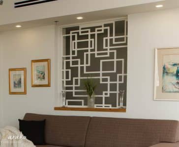 עיצוב בית מודרני לבני 60 +, משרביה בין הסלון למסדרון, ענבל קרקו, עיצוב פנים ופנג שואי