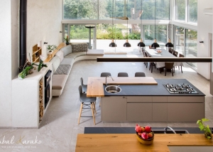 עיצוב וילה מודרנית בהרי ירושליים, מבט מקומת הביניים, ענבל קרקו עיצוב פנים ופנג שואי