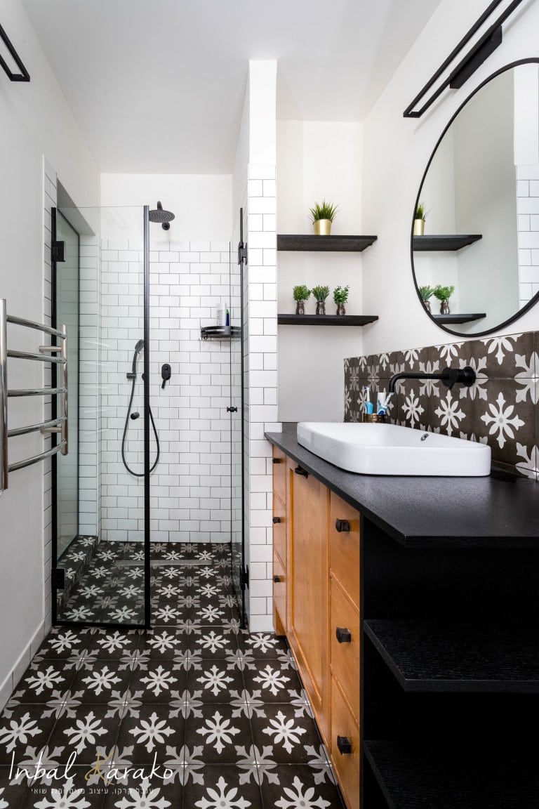 עיצוב חדרי אמבטיה, מקלחת בשחור ולבן, ענבל קרקו עיצוב פנים ופנג שואי