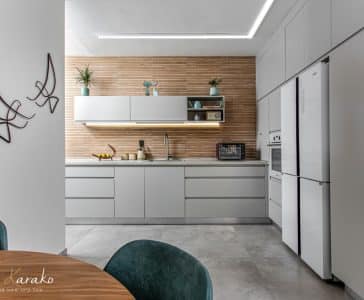 שיפוץ דירה ברחובות, המטבח בגווני אפור ועץ, ענבל קרקו עיצוב פנים ופנג שואי