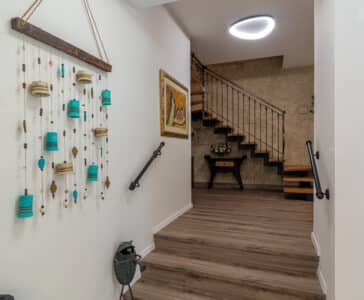 עיצוב פנים במושב גאליה, מבט נוסף למדרגות, ענבל קרקו עיצוב פנים ופנג שואי