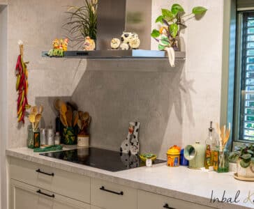 עיצוב פנים במושב גאליה, מטבח שיש וחיפוי קיר, ענבל קרקו עיצוב פנים ופנג שואי