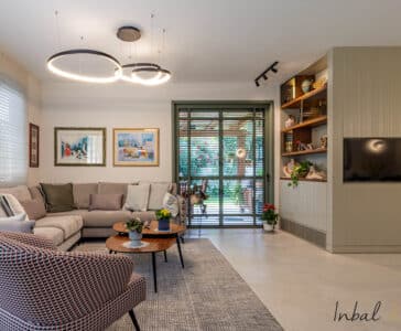 עיצוב פנים במושב גאליה, פרט נגרות לטלוויזיה מבט נוסף מכיוון הכניסה, ענבל קרקו עיצוב פנים ופנג שואי