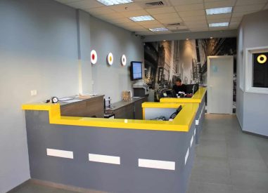 עיצוב משרד עסק למצברים,דלפקים מדמים כביש,ענבל קרקו, עיצוב פנים ופנג שואי