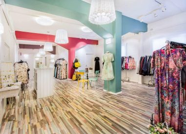 עיצוב חנות בגדים, מבט מהכניסה, עיצוב פנים ופנג שואי, ענבל קרקו