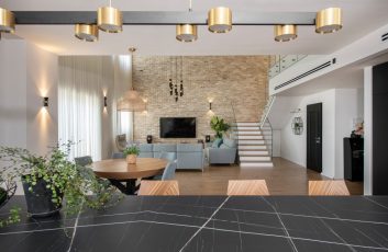 עיצוב פנים יוקרתי בתל אביב | מבט מתוך המטבח אל הסלון| ענבל קרקו עיצוב פנים ופנג שואי