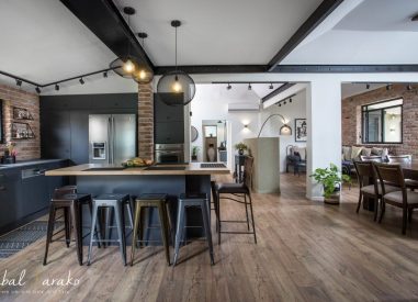 תכנון ועיצוב פנים של בית בצופית,מטבח מבט צד, ענבל קרקו עיצוב פנים ופנג שואי