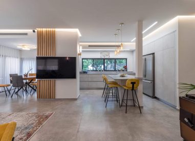 שיפוץ בית במושב| מבט מדלת הכניסה| ענבל קרקו עיצוב פנים ופנג שואי