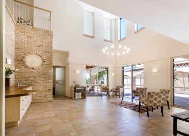 עיצוב פנים של מרכז למדיטציה, חלל סלון דרומי, עיצוב פנים ופנג שואי, ענבל קרקו