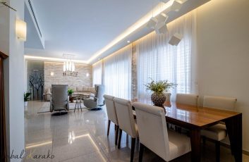 עיצוב בית פרטי יוקרתי ביישוב אירוס, מבט מכיוון פינת האוכל, ענבל קרקו עיצוב פנים ופנג שואי