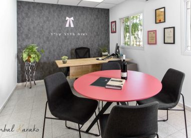 עיצוב משרד עורכי דין, החדר של רעות, שהוא גם חדר ישיבות,ענבל קרקו עיצוב פנים ופנג שואי